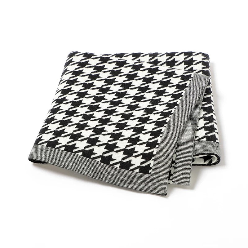 Black houndstooth blanket