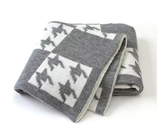 Beautiful houndstooth blanket