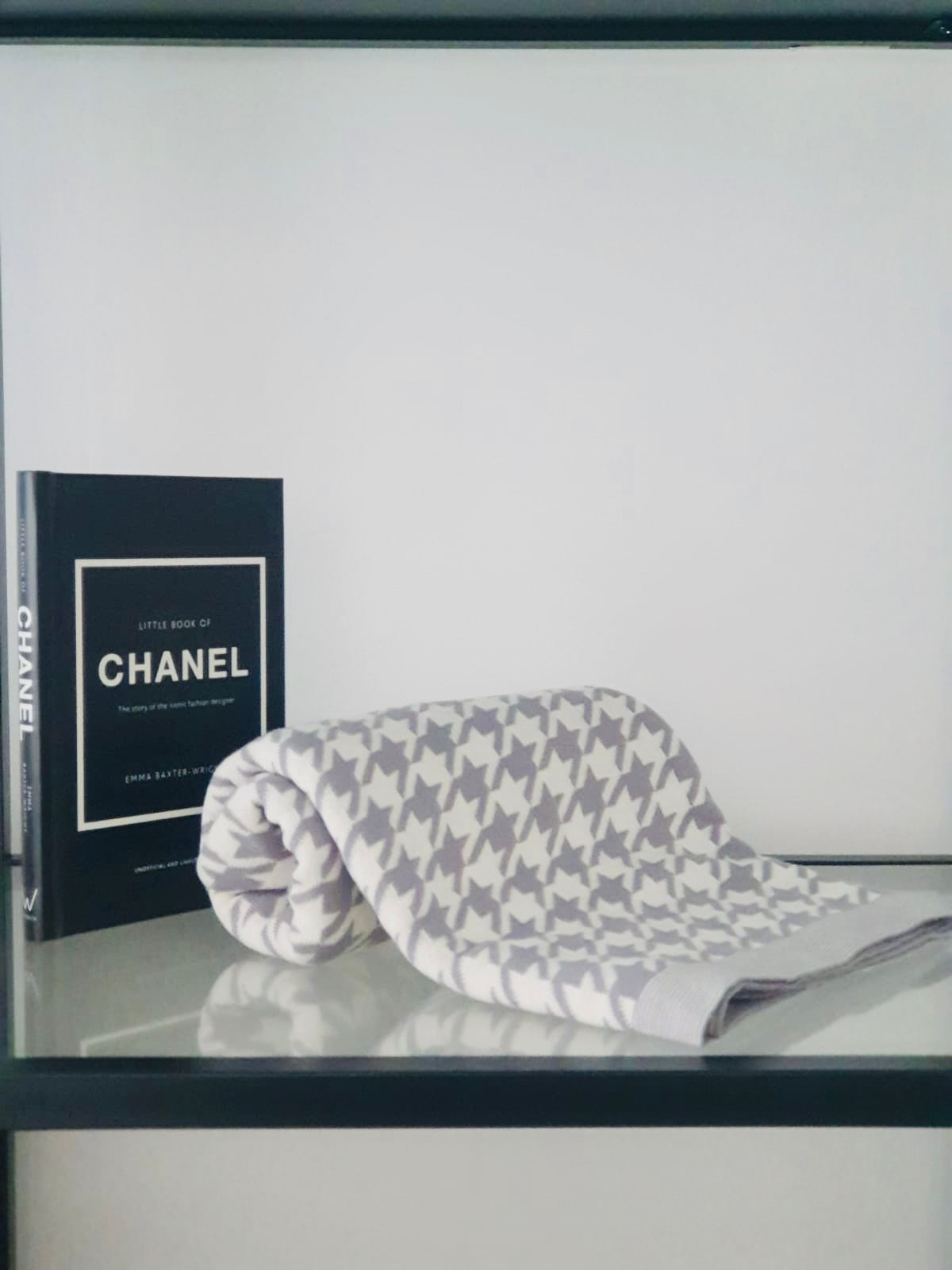 Grey Azzi Houndstooth Blanket